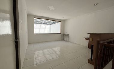 Disewakan Rumah di Permata Buana Luas 9X20m2 Full Furnished