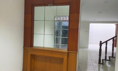 Disewakan Rumah di Permata Buana Luas 9X20m2 Full Furnished