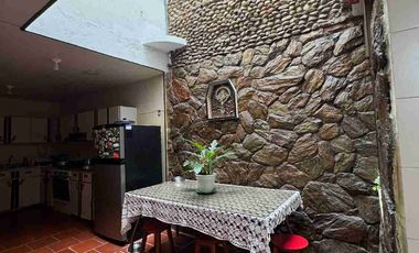 VENDO BUCARAMANGA  BARRIO EL PRADO.  AMPLIA CASA 8X21 AREA LOTE 6 ALCOBAS ,