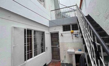 VENDO BUCARAMANGA  BARRIO EL PRADO.  AMPLIA CASA 8X21 AREA LOTE 6 ALCOBAS ,