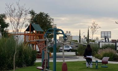 RENTA DE CASA AMUEBLADA EN VIÑEDOS 3 RECAMARAS UN PISO SALIDA LEON SILAO