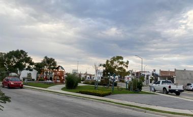 RENTA DE CASA AMUEBLADA EN VIÑEDOS 3 RECAMARAS UN PISO SALIDA LEON SILAO