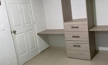 RENTA DE CASA AMUEBLADA EN VIÑEDOS 3 RECAMARAS UN PISO SALIDA LEON SILAO