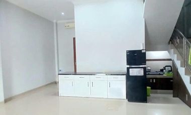 Disewakan Rumah Mewah 2 Lantai Full Furnished di Cepokojajar, Piyungan, Bantul Lingkungan Asri & Nyaman
