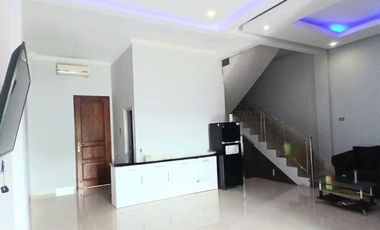 Disewakan Rumah Mewah 2 Lantai Full Furnished di Cepokojajar, Piyungan, Bantul Lingkungan Asri & Nyaman