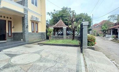 Disewakan Rumah Mewah 2 Lantai Full Furnished di Cepokojajar, Piyungan, Bantul Lingkungan Asri & Nyaman