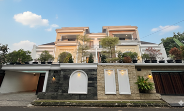 RUMAH MEWAH 3 LANTAI ROOFTOP 
PRIVATE POOL - BISA CUSTOM LAYOUT UNTUK FREE LIFT