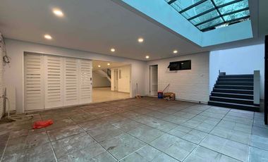 RUMAH MEWAH 3 LANTAI ROOFTOP 
PRIVATE POOL - BISA CUSTOM LAYOUT UNTUK FREE LIFT