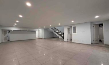 RUMAH MEWAH 3 LANTAI ROOFTOP 
PRIVATE POOL - BISA CUSTOM LAYOUT UNTUK FREE LIFT