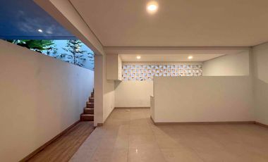RUMAH MEWAH 3 LANTAI ROOFTOP 
PRIVATE POOL - BISA CUSTOM LAYOUT UNTUK FREE LIFT
