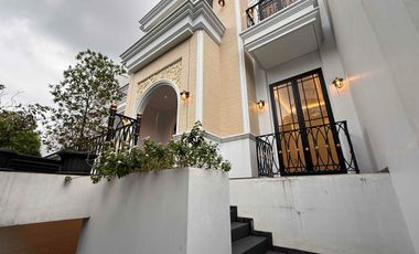 RUMAH MEWAH 3 LANTAI ROOFTOP 
PRIVATE POOL - BISA CUSTOM LAYOUT UNTUK FREE LIFT