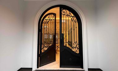 RUMAH MEWAH 3 LANTAI ROOFTOP 
PRIVATE POOL - BISA CUSTOM LAYOUT UNTUK FREE LIFT