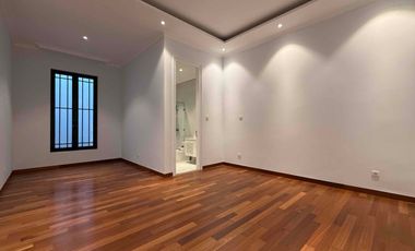 RUMAH MEWAH 3 LANTAI ROOFTOP 
PRIVATE POOL - BISA CUSTOM LAYOUT UNTUK FREE LIFT