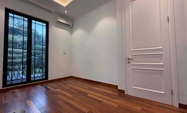 RUMAH MEWAH 3 LANTAI ROOFTOP 
PRIVATE POOL - BISA CUSTOM LAYOUT UNTUK FREE LIFT