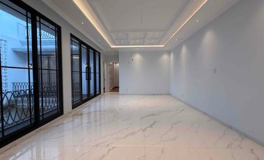 RUMAH MEWAH 3 LANTAI ROOFTOP 
PRIVATE POOL - BISA CUSTOM LAYOUT UNTUK FREE LIFT