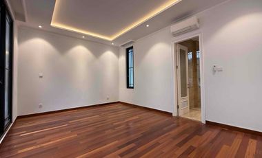 RUMAH MEWAH 3 LANTAI ROOFTOP 
PRIVATE POOL - BISA CUSTOM LAYOUT UNTUK FREE LIFT