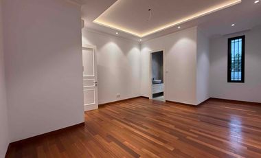 RUMAH MEWAH 3 LANTAI ROOFTOP 
PRIVATE POOL - BISA CUSTOM LAYOUT UNTUK FREE LIFT