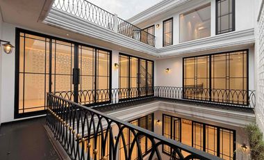 RUMAH MEWAH 3 LANTAI ROOFTOP 
PRIVATE POOL - BISA CUSTOM LAYOUT UNTUK FREE LIFT