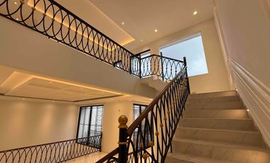 RUMAH MEWAH 3 LANTAI ROOFTOP 
PRIVATE POOL - BISA CUSTOM LAYOUT UNTUK FREE LIFT