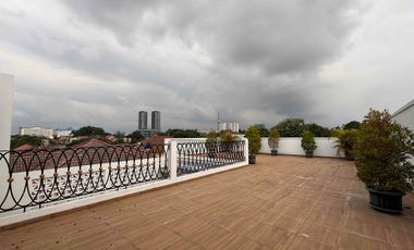RUMAH MEWAH 3 LANTAI ROOFTOP 
PRIVATE POOL - BISA CUSTOM LAYOUT UNTUK FREE LIFT