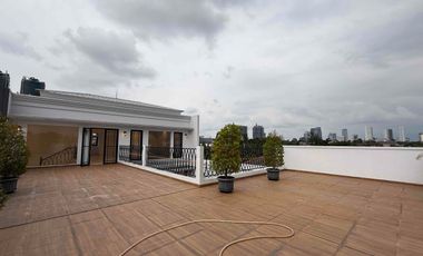 RUMAH MEWAH 3 LANTAI ROOFTOP 
PRIVATE POOL - BISA CUSTOM LAYOUT UNTUK FREE LIFT