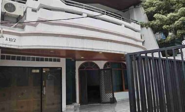 Rumah Siap Huni 2,5 Lantai Furnish Taman Aries Jakarta Barat