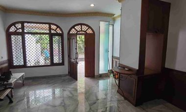 Rumah Siap Huni 2,5 Lantai Furnish Taman Aries Jakarta Barat