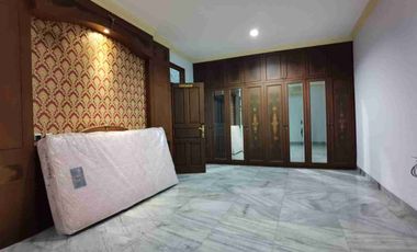 Rumah Siap Huni 2,5 Lantai Furnish Taman Aries Jakarta Barat