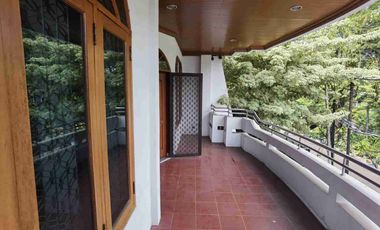 Rumah Siap Huni 2,5 Lantai Furnish Taman Aries Jakarta Barat