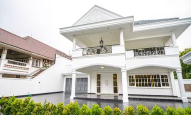 Rumah mewah kemang ada kolam renang dan siap pakai