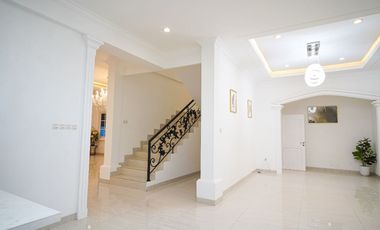 Rumah mewah kemang ada kolam renang dan siap pakai