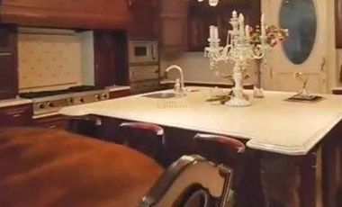 Dijual Rumah Sultan Dengan Fasilitas Kolam Renang di Kawasan Elit Bukit Golf Pondok Indah, Jakarta Selatan, Dekat PIM