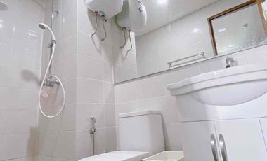 Dijual 2BR semi furnished Condominium greenbay seaview