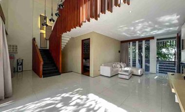 Fot Sale Villa Mewah Ada Basement Dkt Raya Kebo Iwa Gatsu Barat Jl8mtr