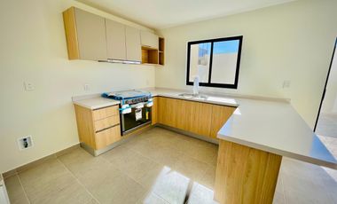 CASA EN RENTA EN MESETA