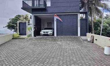 Luxury Beachfront Villa di Saba Gianyar