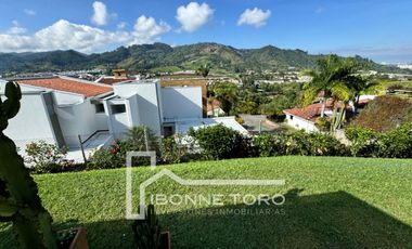 Casa de Lujo en Condominio Bosques del Trébol