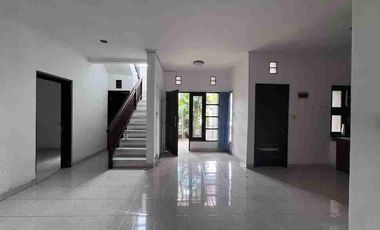 Rumah One Gate Ada Taman Kaw Elit Gn Salak Kerobokan Jl7mtr Paving