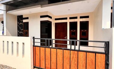 2-BEDROOM CLUSTER HOUSE FOR SALE WITH ACCESS NEAR THE MAIN ROAD, 15 MINUTES FROM THE KRL STATION