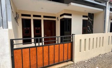 2-BEDROOM CLUSTER HOUSE FOR SALE WITH ACCESS NEAR THE MAIN ROAD, 15 MINUTES FROM THE KRL STATION