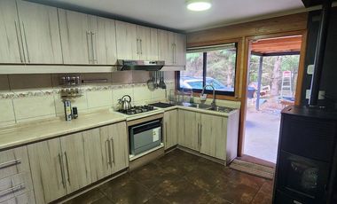 Amplia casa sector Pid Pid, cercana a locomoción y colegios. Castro