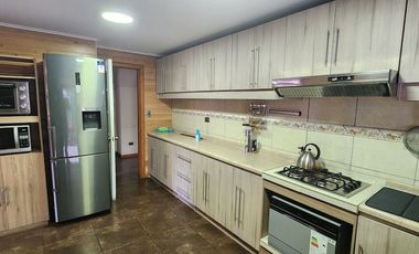 Amplia casa sector Pid Pid, cercana a locomoción y colegios. Castro