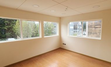 Espaciosa Casa 210 m2, con vista y árboles, en Condominio Ten Ten, Castro.