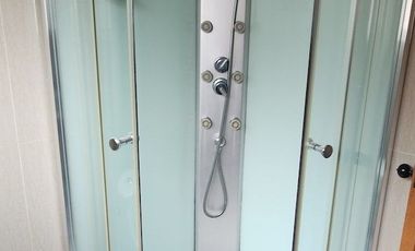 Espaciosa Casa 210 m2, con vista y árboles, en Condominio Ten Ten, Castro.