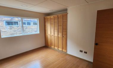 Espaciosa Casa 210 m2, con vista y árboles, en Condominio Ten Ten, Castro.