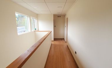 Espaciosa Casa 210 m2, con vista y árboles, en Condominio Ten Ten, Castro.