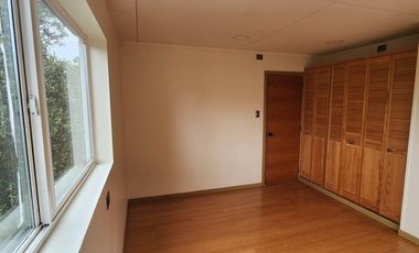 Espaciosa Casa 210 m2, con vista y árboles, en Condominio Ten Ten, Castro.