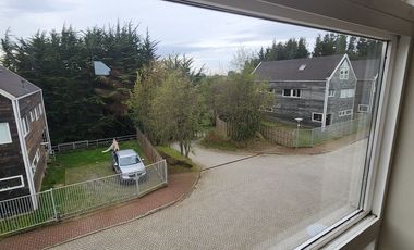 Espaciosa Casa 210 m2, con vista y árboles, en Condominio Ten Ten, Castro.