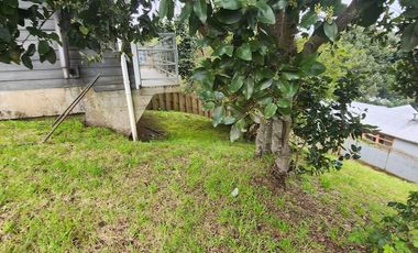 Espaciosa Casa 210 m2, con vista y árboles, en Condominio Ten Ten, Castro.