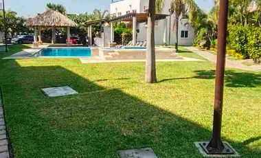 Casa tres recámaras, incluye roof garden con jacuzzi alberca climatizada se acepta crédito Infonavit